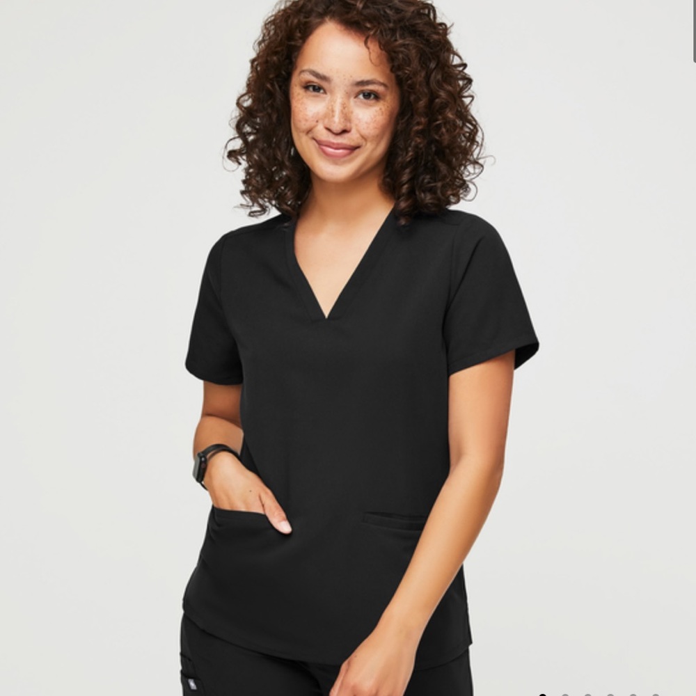 Casma Three-Pocket Scrub Top